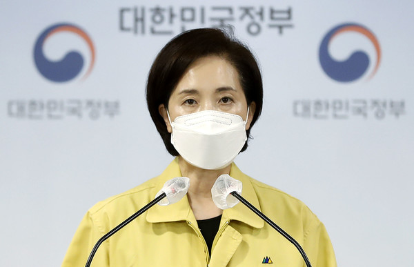 유은혜 사회부총리 겸 교육부 장관이 9일 오후 정부서울청사 합동브리핑실에서 2학기 학사 운영 계획 브리핑을 하고 있다. 2021.08.09 / 사진=[뉴시스]