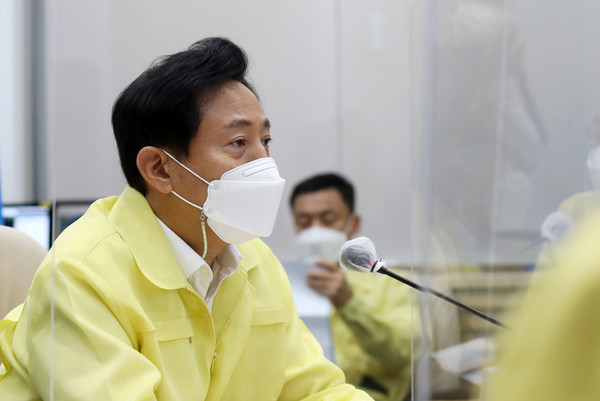 오세훈 서울시장이 10일 오전 서울 중구 서울시청 통합상황실에서 열린 코로나19 관련 자치구 구청장회의에 참석해 모두발언을 하고 있다. 2021.08.10 / 사진=[뉴시스]