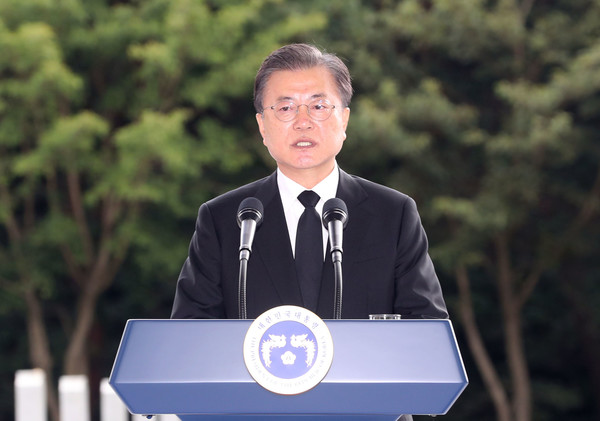 문재인 대통령이 18일 오전 국립대전현충원에서 열린 홍범도 장군 유해 안장식에 참석해 추념사를 하고 있다. 2021.08.18 / 사진=[뉴시스]
