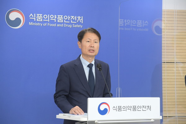 10일 김강립 식약처장이 브리핑을 진행하고 있다. 내용과 관련 없음 (사진 = 식약처 제공)