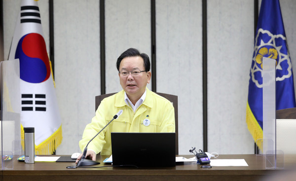 김부겸 국무총리(중앙재난안전대책본부장)가 25일 오전 정부세종청사에서 열린 코로나19 대응 중앙재난안전대책본부 회의를 주재하며 모두발언을 하고 있다. 2021.08.25 / 사진=[뉴시스]