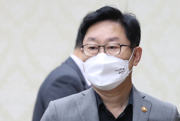 박범계 법무부 장관이 19일 오전 서울 종로구 정부서울청사에서 열린 국정현안점검조정회의에 참석하고 있다. 2021.08.19 / 사진=[뉴시스]