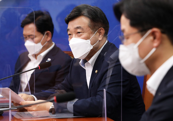 윤호중 더불어민주당 원내대표가 1일 서울 여의도 국회에서 열린 최고위원회의에서 발언하고 있다.2021.09.01 / 사진=[공동취재사진]