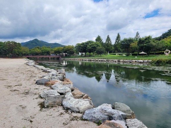 사고가 발생한 전북 임실군 사선대 조각공원 호수 (사진 = 소방청 제공)