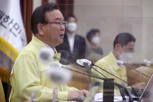 김부겸 국무총리가 14일 오전 서울 종로구 정부서울청사에서 열린 코로나19 중앙재난안전대책본부(중대본) 회의에 참석해 발언하고 있다.2021.09.14 / 사진=[공동취재사진]