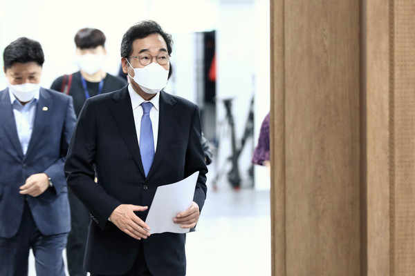 더불어민주당 대선 경선 후보인 이낙연 의원이 14일 국회 소통관에 정책 발표를 위해 입장하고 있다.2021.09.14 / 사진=[공동취재사진]