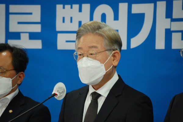 더불어민주당 대권주자인 이재명 경기도지사가 28일 오전 더불어민주당 인천시당에서 인천 발전 공약 발표 기자회견을 하고 있다. 2021.09.28 / 사진=[뉴시스]