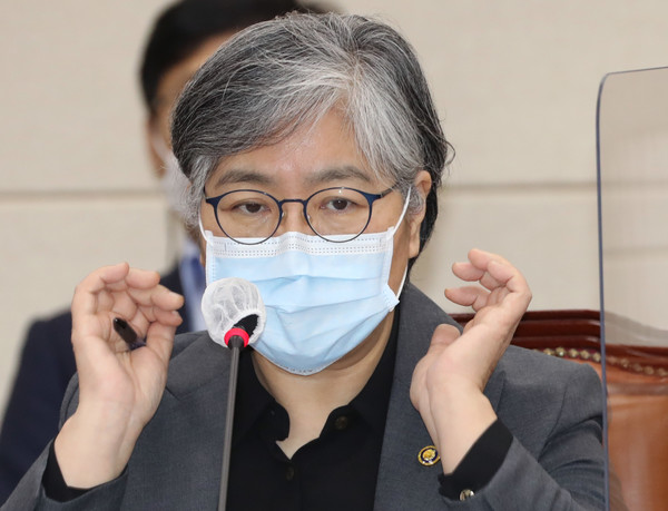 정은경 질병관리청장이 6일 국회에서 열린 보건복지위의 국정감사에 출석해 의원 질의에 답변하고 있다.2021.10.06 / 사진=[공동취재사진]