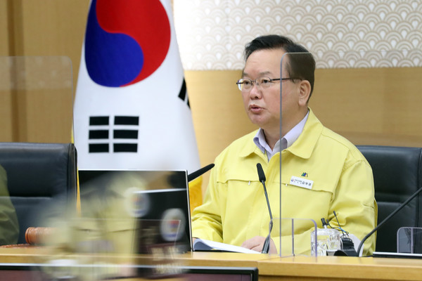 김부겸 국무총리가 19일 오전 정부세종청사에서 열린 국무회의에서 모두발언을 하고 있다. 2021.10.19 / 사진=[뉴시스]