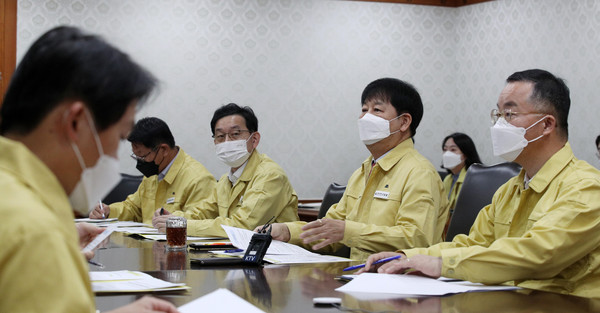 구윤철 국무조정실장이 2일 오전 서울 종로구 정부서울청사에서 열린 단계적 일상회복 방역이행 점검회의에 참석해 발언하고 있다. 2021.11.02 / 사진=[공동취재사진]