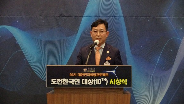 사단법인 도전한국인본부 조영관 대표가 축사를 하고 있다.