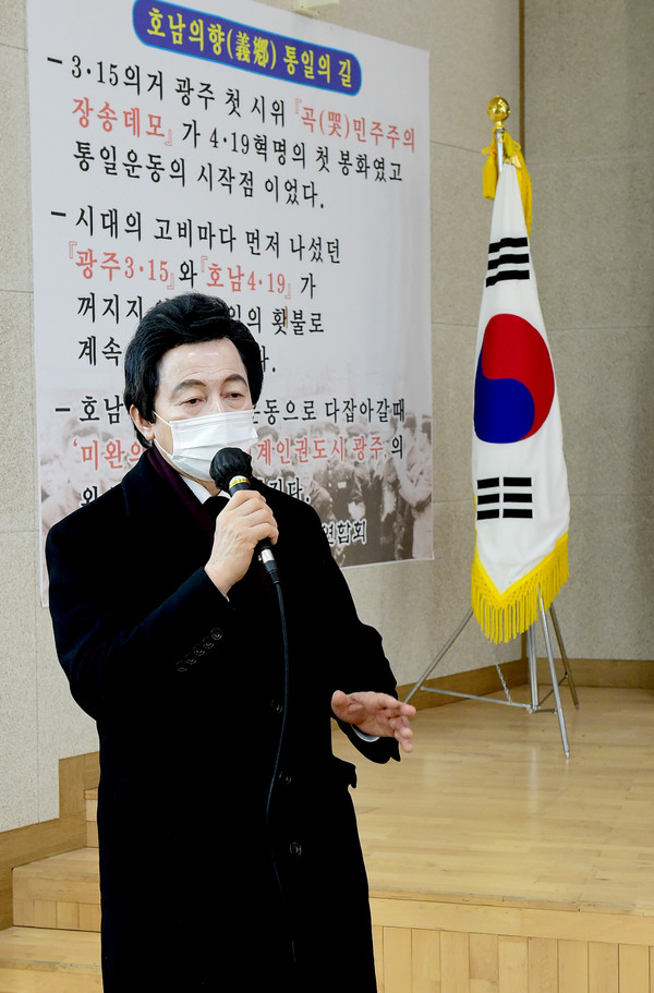 허경영 후보 4ㆍ19 민주 혁명기념관에서. (사진=박재헌 기자)