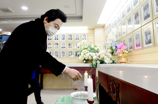 허경영 후보 4ㆍ19 민주 혁명기념관에서. (사진=박재헌 기자)