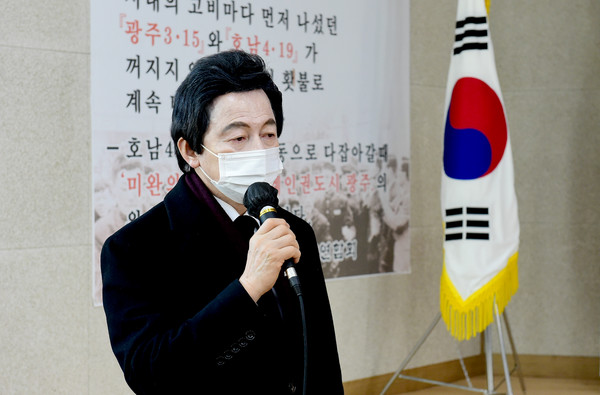 허경영 후보 4ㆍ19 민주 혁명기념관에서. (사진=박재헌 기자)