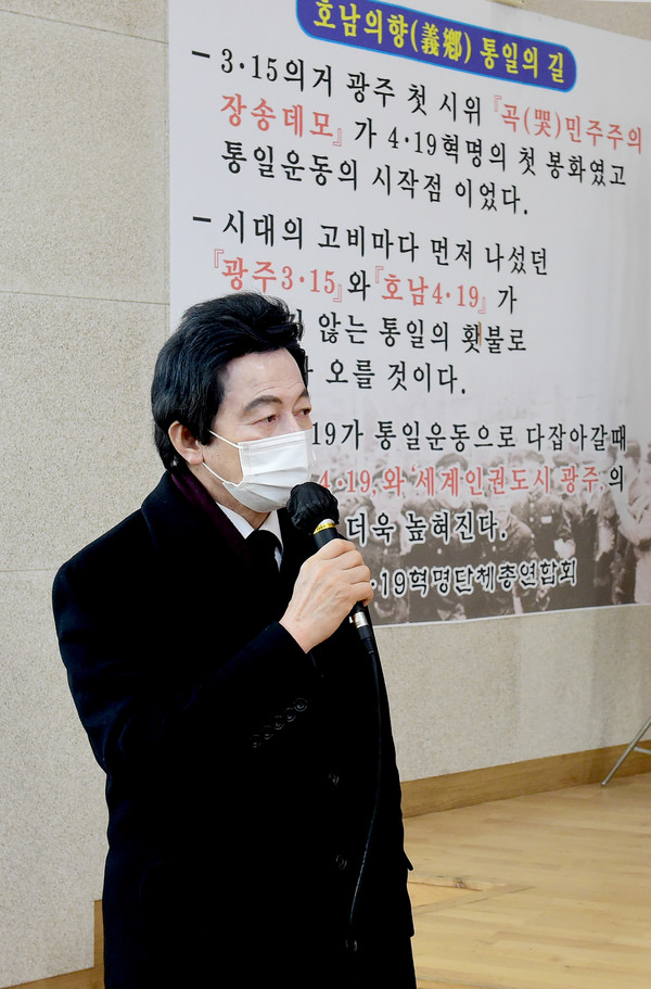 허경영 후보,4ㆍ19 민주 혁명기념관에서. (사진=박재헌 기자)