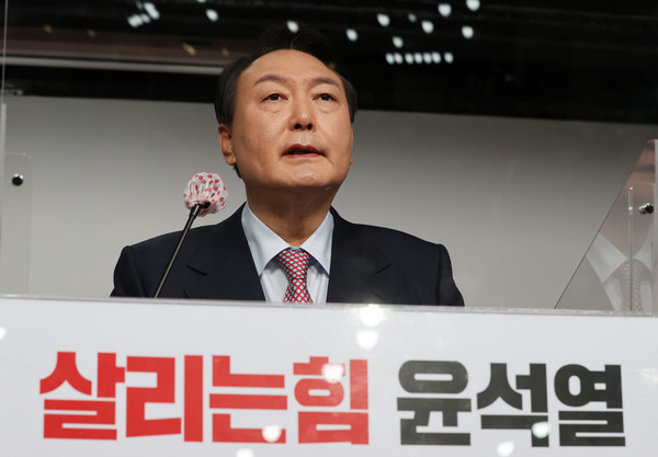 윤석열 국민의힘 대선 후보가 5일 서울 여의도 당사에서 선거대책위원회 해산 및 입장 발표 기자회견을 하고 있다. 2022.01.05 / 사진=[국회사진기자단]