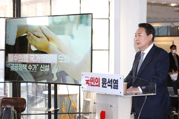 윤석열 국민의힘 대선 후보가 11일 오전 서울 성동구 성수동의 한 카페에서 "진심.변화.책임"을 키워드로 신년 기자회견을 하고 있다. 2022.01.11 / 사진=[국회사진기자단]