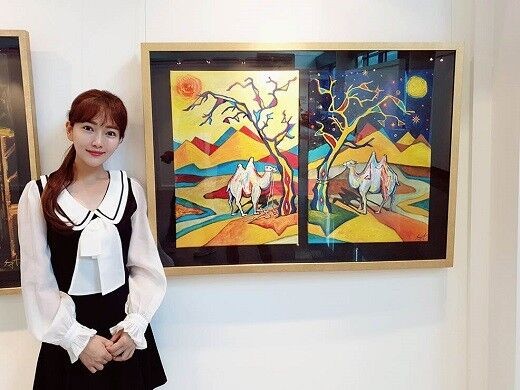 1억 낙찰가를 기록한 배우 윤송아의 작품 (사진 = 티밥미디어 제공)