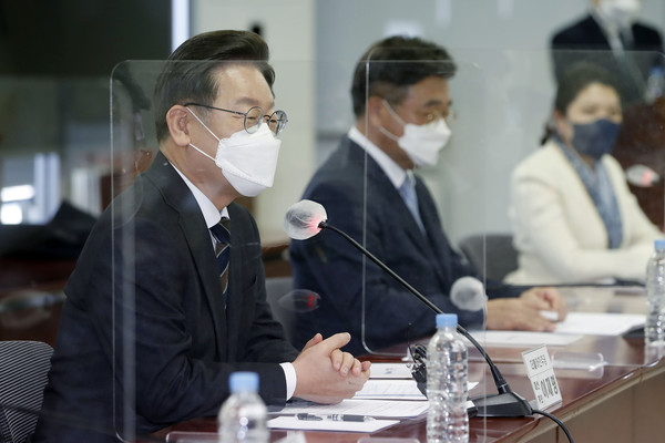 이재명 더불어민주당 대선 후보가 28일 서울 용산구 대한의사협회를 방문해 간담회 발언을 하고 있다. 2022.01.28 / 사진=[뉴시스]