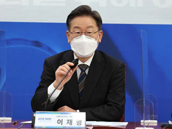 이재명 더불어민주당 대선 후보가 8일 서울 여의도 국회에서 열린 코로나19 위기대응특위 오미크론 대응 긴급점검회의에서 발언하고 있다.2022.02.08 / 사진=[공동취재사진]