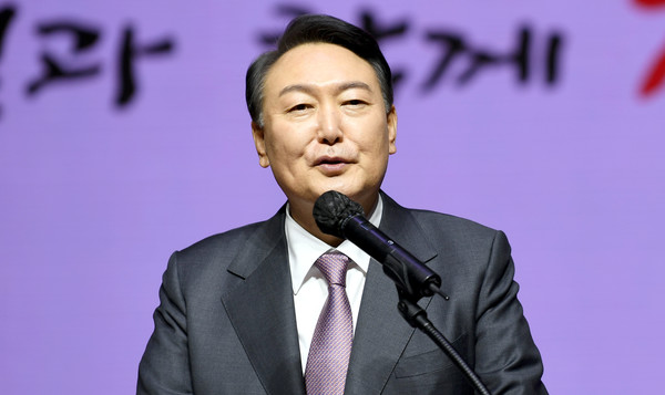 윤석열 국민의힘 대선후보가 6일 오후 광주 서구 김대중컨벤션센터에서 열린 '광주를 살리는 선거대책위원회 필승 결의대회'에 참석해 지지를 호소하는 연설을 하고 있다. 2022.02.06 / 사진=[뉴시스]