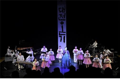 작년 12월 4집 앨범 콘서트 한 장면(사진=퓨전국악그룹 풍류)