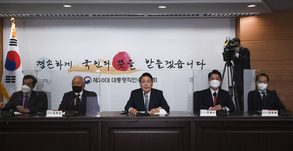 윤석열 대통령 당선인이 18일 서울 종로구 통의동 인수위원회에서 열린 전체회의에서 발언하고 있다. 2022.03.18 / 사진=[국회사진기자단]