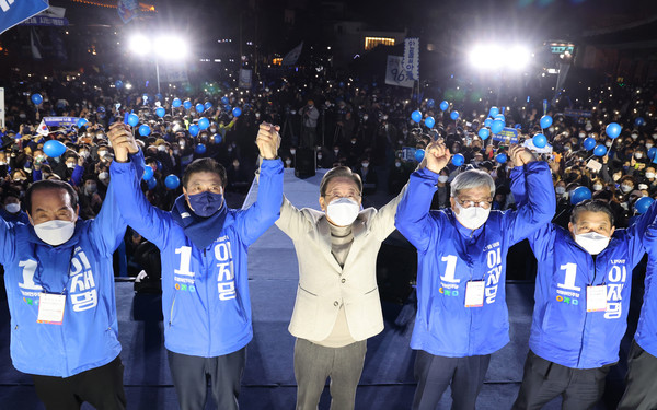 이재명 더불어민주당 대선 후보가 28일 경북 안동 웅부공원에서 유세를 열고 지지를 호소하고 있다. 2022.02.28 / 사진=[뉴시스]