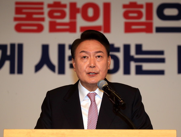 윤석열 20대 대통령 당선인이 10일 오전 서울 여의도 국회에서 당선인사 기자회견을 하고 있다.2022.03.10 / 사진=[공동취재사진]