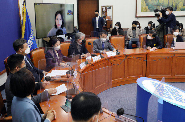 박지현 더불어민주당 공동비대위원장이 14일 서울 여의도 국회에서 열린 비상대책위원회의에서 화상으로 발언하고 있다.2022.03.14 / 사진=[공동취재사진]