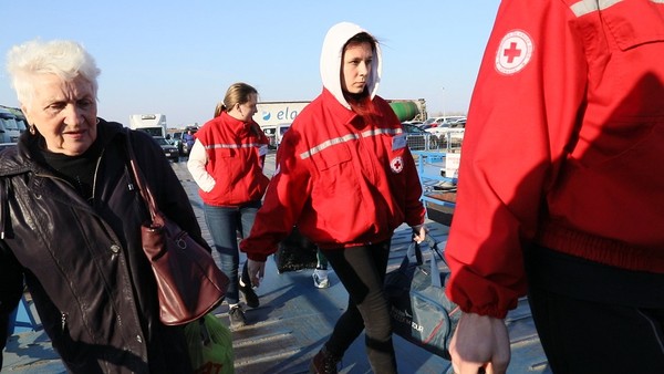 [사진3] : 우크라이나와 루마니아 국경지역인 이사체아(Isaccea)에서 우크라이나 피란민들을 위한 구호활동을 펼치고 있는 루마니아적십자 봉사원들의 모습.[사진출처 : 대한적십자사]