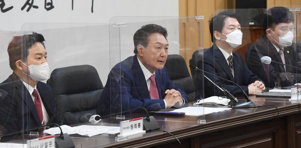 윤석열 대통령 당선인이 4일 오후 서울 종로구 삼청동 대통령직인수위원회에서 열린 인수위 기획위원회 제1차 전체회의에서 발언을 하고 있다. 2022.04.04 / 사진=[인수위사진기자단]ㅁ