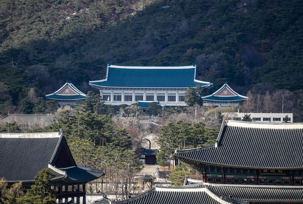 윤석열 대통령 당선인이 기자회견을 통해 새로운 대통령 집무실로 용산 국방부 청사를 지목했다. 윤 당선인은 기존 청와대는 5월 10일 새 정부 출범에 맞서 공원으로 개방한다고 밝혔다. 사진은 20일 오후 서울 종로구 청와대의 모습. 2022.03.20.