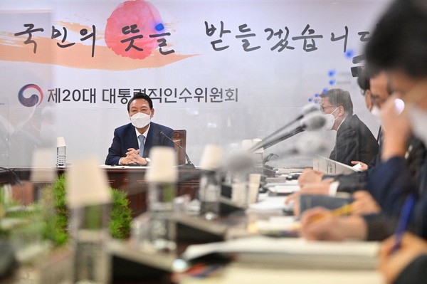 윤석열 대통령 당선인이 6일 오후 서울 종로구 통의동 제20대 대통령직인수위원회에서 열린 시도지사 간담회에서 발언하고 있다. 2022.04.06 / 사진=[인수위사진기자단]