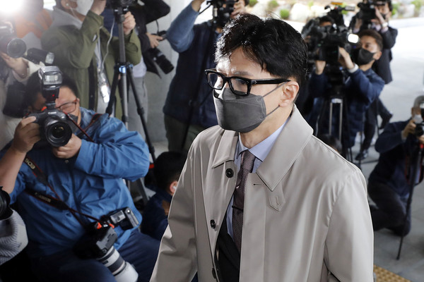 한동훈 법무부 장관 후보자가 15일 서울 서초구 서울고등검찰청에 마련된 인사청문회 준비 사무실로 출근하고 있다. 2022.04.15 / 사진=[뉴시스]