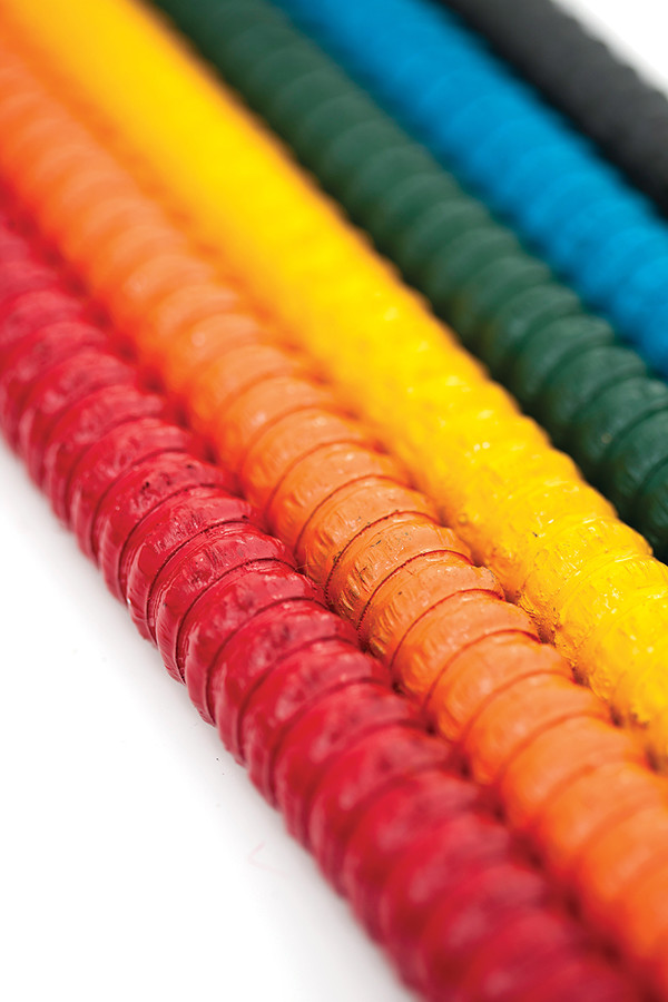 유색 페트병으로 만든 색색깔의 KEco-bar (사진 = SK에코플랜트 제공)