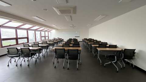 - 위 사진: 전통공연창작마루 강의실