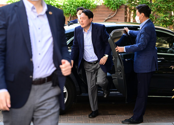 윤석열 대통령 당선인이 5일 오후 서울 종로구 통의동 인수위로 출근하고 있다. 2022.05.05 / 사진=[인수위사진기자단]