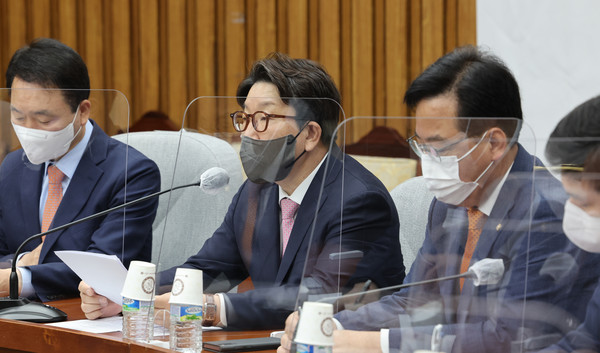 국민의힘 권성동 원내대표가 6일 오전 서울 여의도 국회에서 열린 원내대책회의에서 발언하고 있다.2022.05.06 / 사진=[공동취재사진]