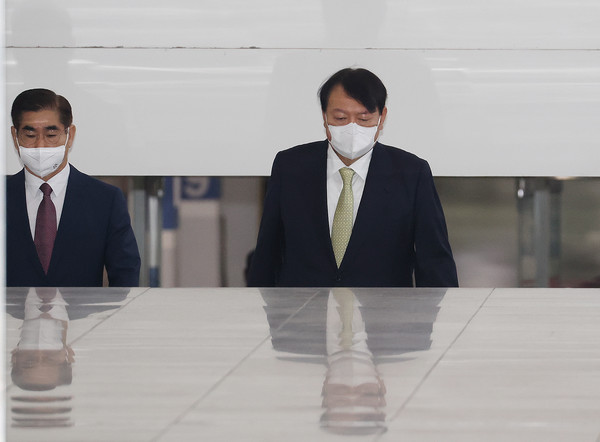 윤석열 대통령이 북한 탄도미사일 발사에 따른 국가안전보장회의(NSC)를 주재하기 위해 25일 서울 용산 대통령실 청사로 출근하고 있다.2022.05.25 / 사진=[대통령실통신사진기자단]