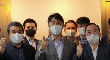 가운데 민동포럼 양시헌 회장 (사진 = 민동포럼 제공)