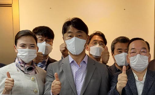 가운데 민동포럼 양시헌 회장 (사진 = 민동포럼 제공)