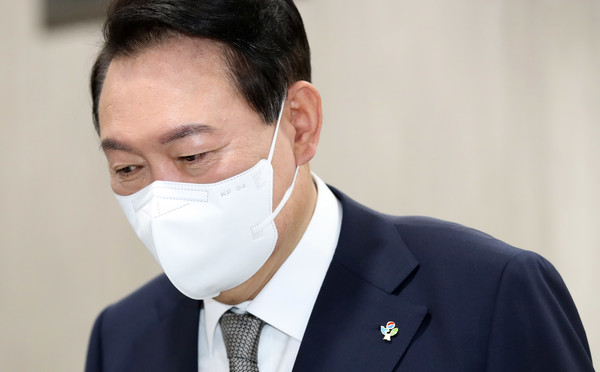 윤석열 대통령이 3일 서울 용산 대통령실 청사로 출근하고 있다. 2022.06.03 / 사진=[뉴시스]