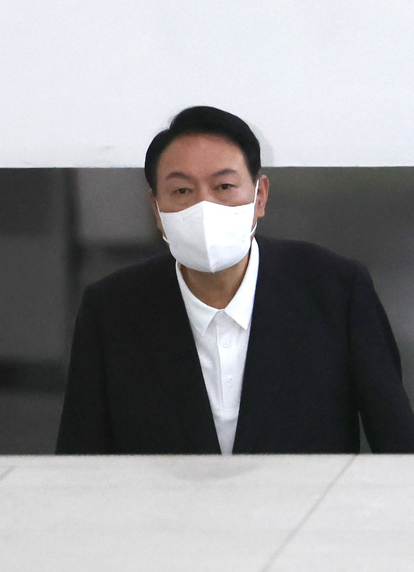 북한이 동해상으로 탄도미사일을 발사한 5일 오전 윤석열 대통령이 서울 용산 대통령실 청사로 출근하고 있다.2022.06.05 / 사진=[대통령실통신사진기자단]