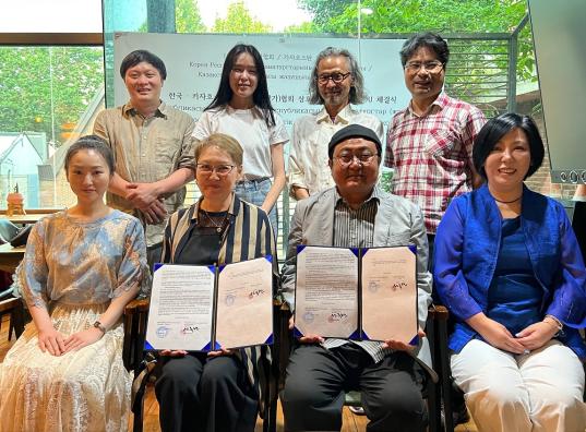 카자흐스탄 작가협회와 양국의 작가 소개 및 상호 교류협력을 위한 양해각서(MOU) 체결
