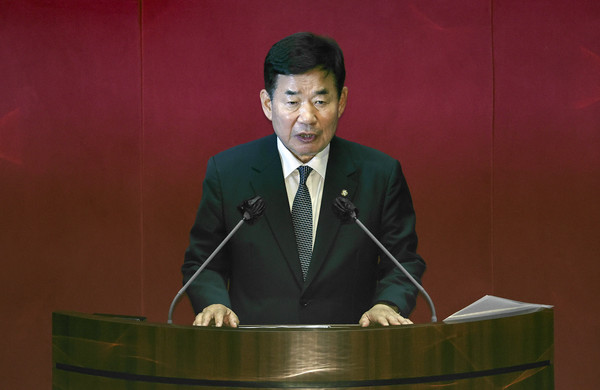 제21대 국회 후반기 국회의장으로 선출된 김진표 신임 국회의장이 4일 서울 여의도 국회에서 열린 제398회 국회(임시회) 제01차 본회의에서 발언을 하고 있다.2022.07.04 / 사진=[공동취재사진]