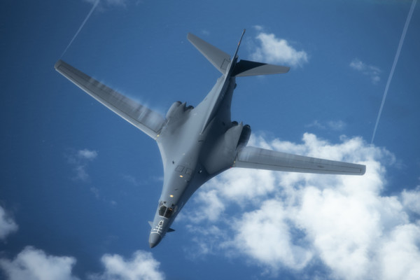 미국 공군 B-1B 전략폭격기가 27일 일본 근해에서 미일 연합훈련을 했다. 미일 연합훈련 중 일본에서 출발한 특수작전용 수직이착륙기 CV-22B는 경북 포항 인근 동해상을 비행했다.2020.07.29 / 사진=[미 공군 홈페이지 캡쳐]