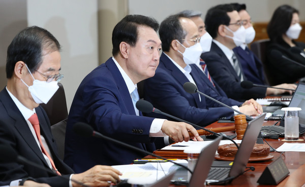 윤석열 대통령이 5일 서울 용산 대통령실 청사에서 국무회의를 주재하고 있다. 2022.07.05 / 사진=[뉴시스]