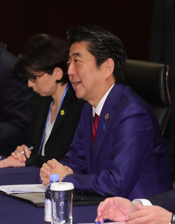아베 신조 일본 총리가 24일 중국 쓰촨성 청두 샹그릴라 호텔에서 열린 한일 정상회담에서 발언하고 있다. 2019.12.24 / 사진=[뉴시스]