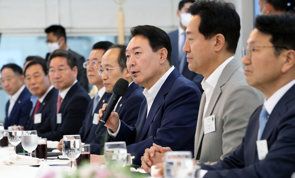 윤석열 대통령이 8일 서울 용산 대통령실 청사에서 열린 제1차 민선 8기 시·도지사 간담회에서 발언하고 있다. 2022.07.08 / 사진=[뉴시스]